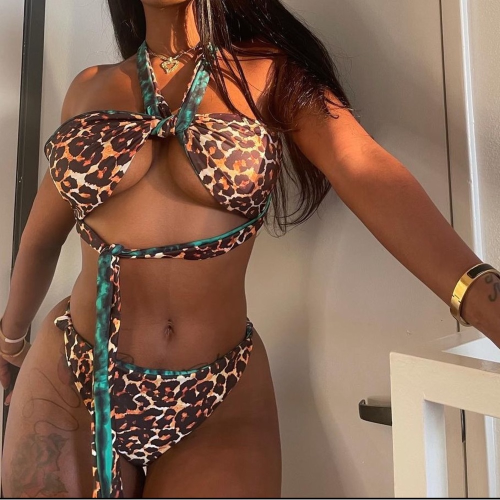 Bombkinni swimsuits new unworn